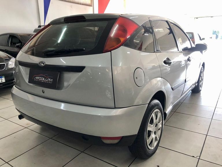 Ford Focus 1.8 16V 5p