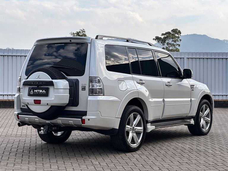 Mitsubishi Pajero HPE Full 3.2 4x4 T.I.Dies. 5p Aut