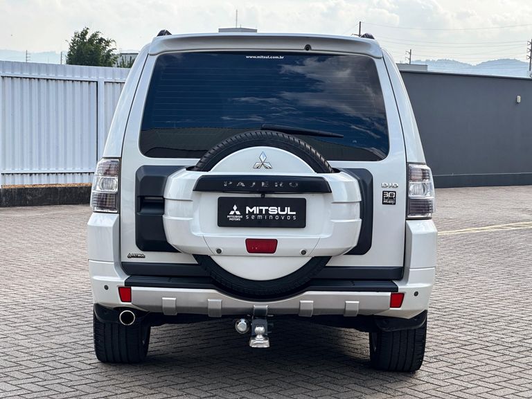 Mitsubishi Pajero HPE Full 3.2 4x4 T.I.Dies. 5p Aut