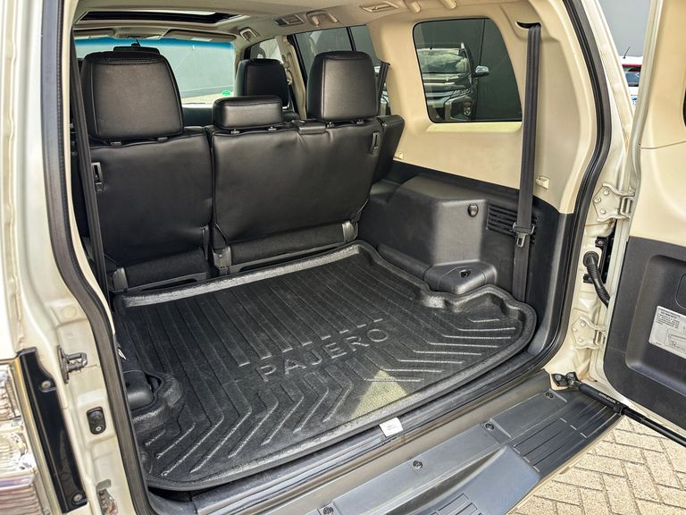 Mitsubishi Pajero HPE Full 3.2 4x4 T.I.Dies. 5p Aut