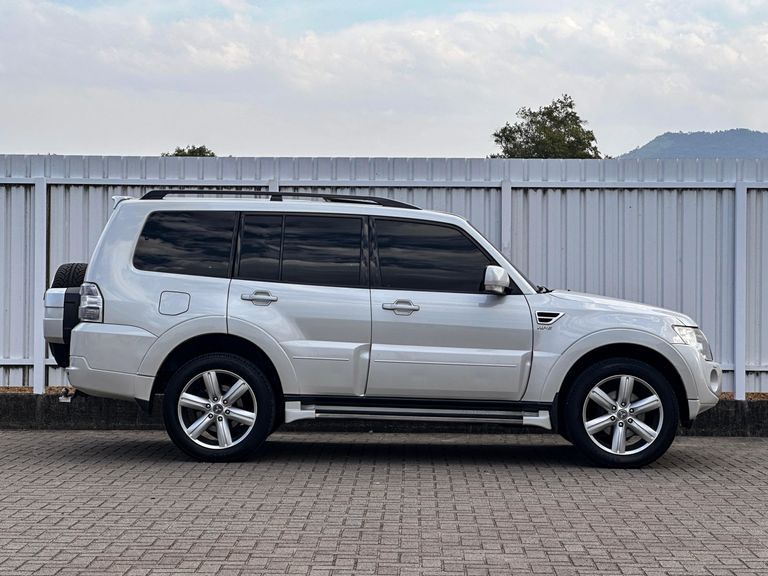 Mitsubishi Pajero HPE Full 3.2 4x4 T.I.Dies. 5p Aut