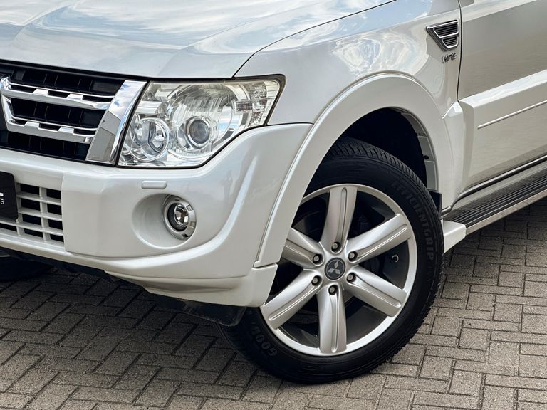 Mitsubishi Pajero HPE Full 3.2 4x4 T.I.Dies. 5p Aut