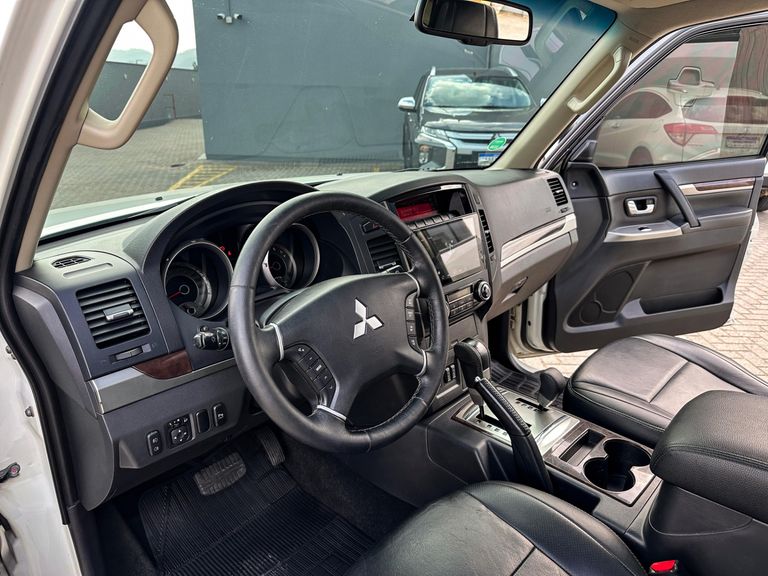 Mitsubishi Pajero HPE Full 3.2 4x4 T.I.Dies. 5p Aut