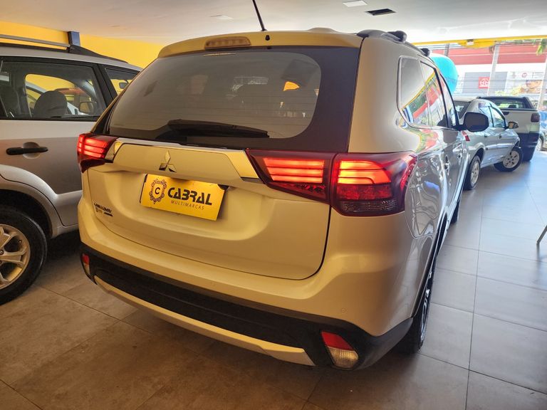 Mitsubishi OUTLANDER 2.2 165cv Diesel Aut.