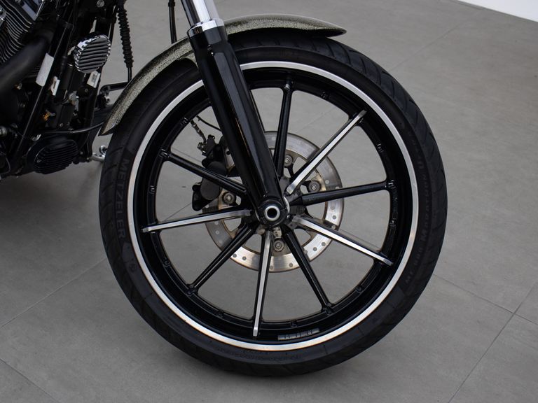 Harley SOFTAIL BREAKOUT FXSB