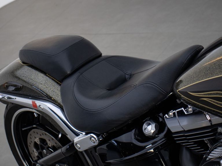 Harley SOFTAIL BREAKOUT FXSB