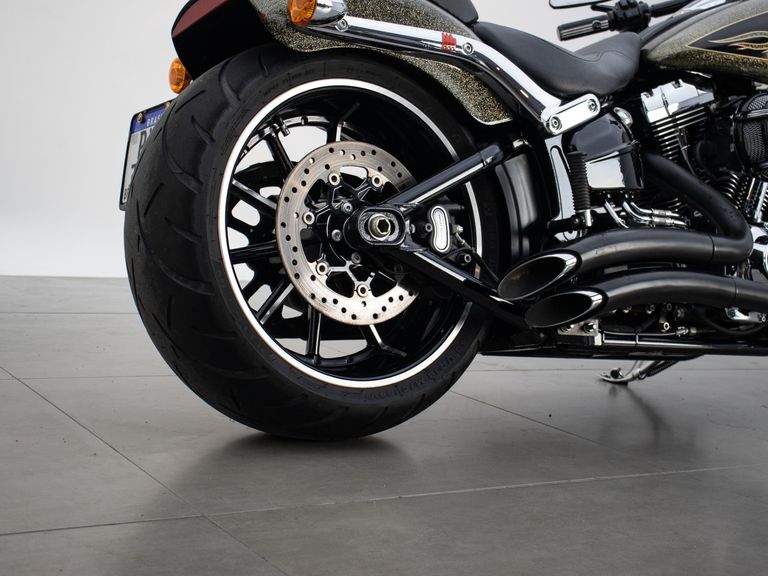 Harley SOFTAIL BREAKOUT FXSB