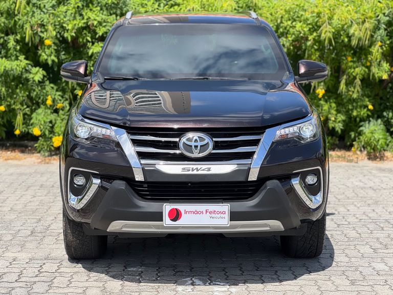 Toyota Hilux SW4 SRX Diamo. 4x4 2.8 TB Die Aut.
