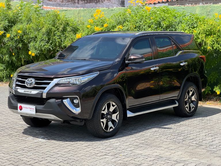 Toyota Hilux SW4 SRX Diamo. 4x4 2.8 TB Die Aut.