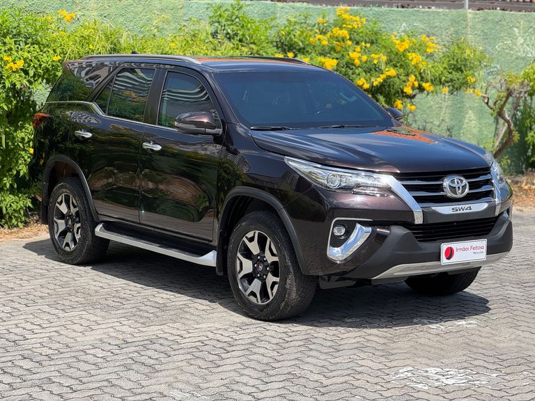Toyota Hilux SW4 SRX Diamo. 4x4 2.8 TB Die Aut.