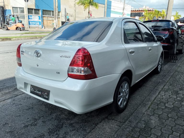 Toyota ETIOS X Plus Sedan 1.5 Flex 16V 4p Aut.