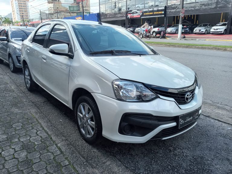 Toyota ETIOS X Plus Sedan 1.5 Flex 16V 4p Aut.