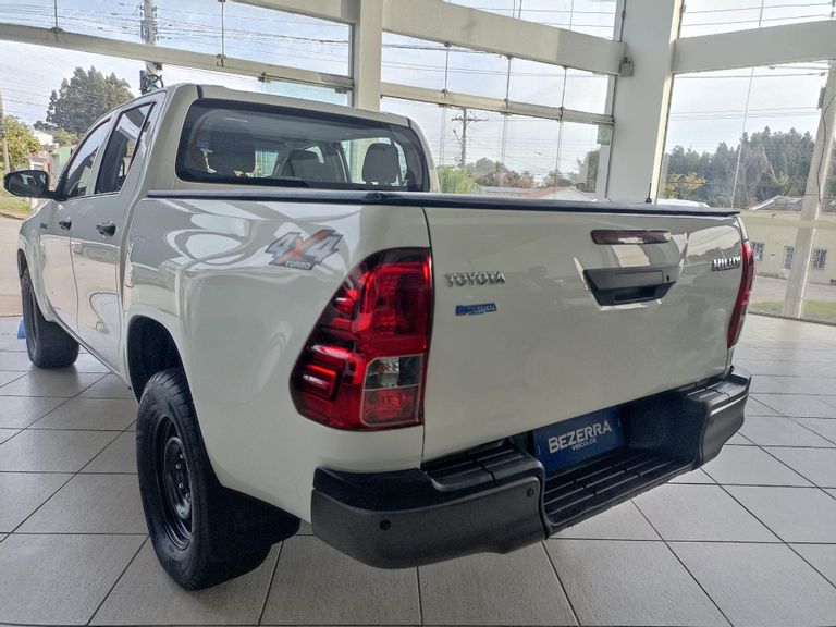 Toyota Hilux CD 4x4 2.8 Diesel Mec.