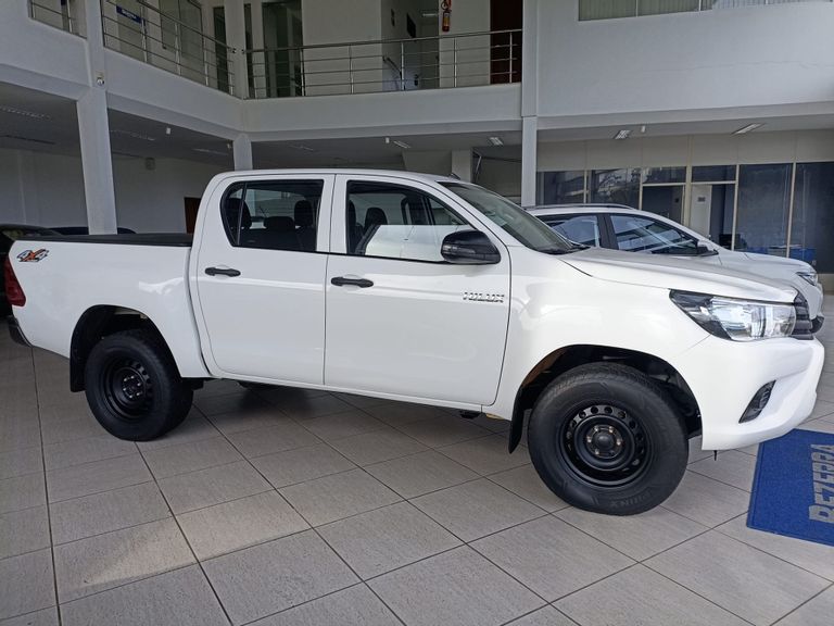 Toyota Hilux CD 4x4 2.8 Diesel Mec.