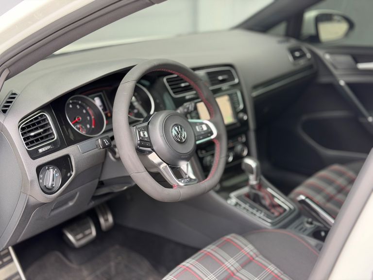 VolksWagen Golf GTi 2.0 TSI 220cv Aut.
