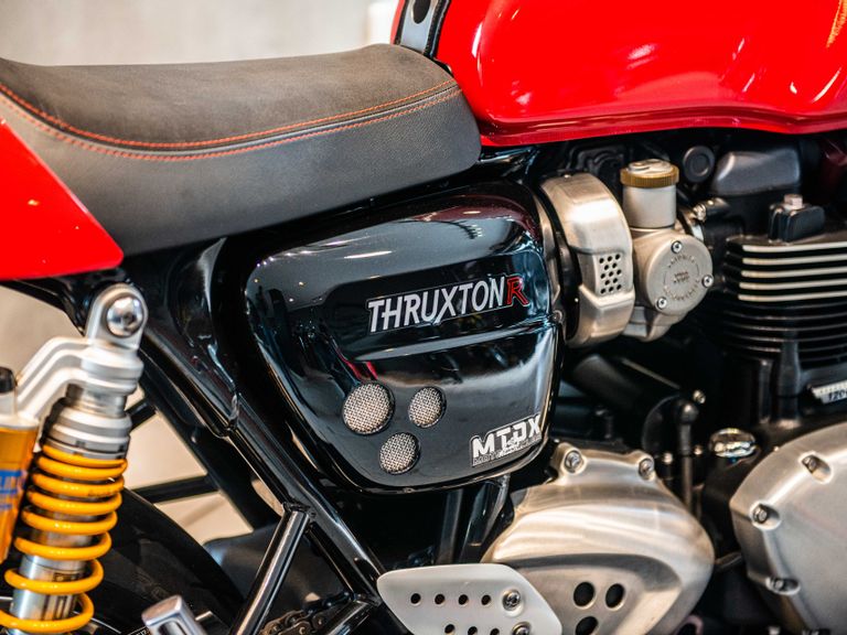 TRIUMPH THRUXTON R