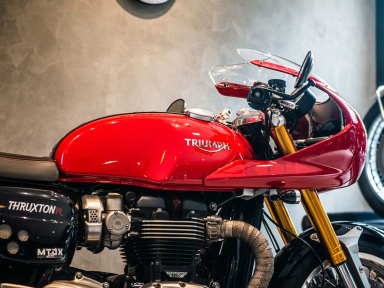 TRIUMPH THRUXTON R