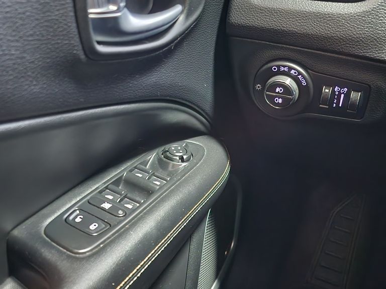 Jeep COMPASS LONGITUDE 2.0 4x2 Flex 16V Aut.