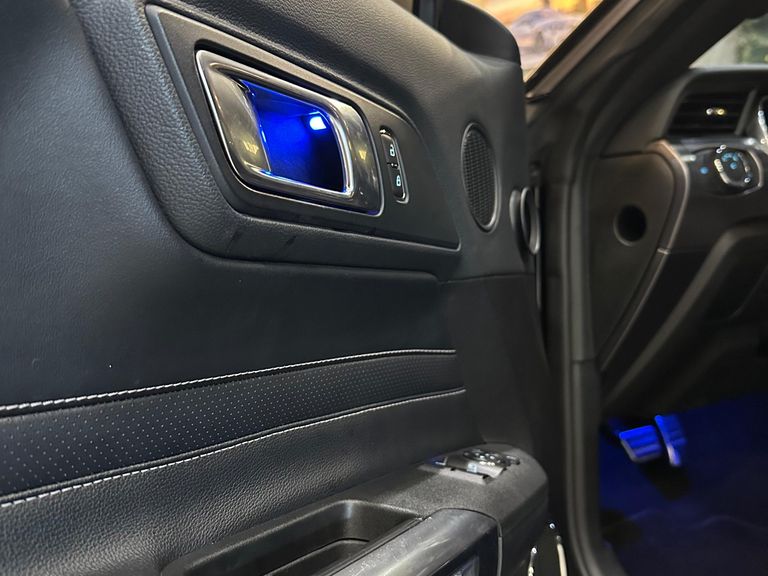 Ford Mustang MACH 1 5.0 V8