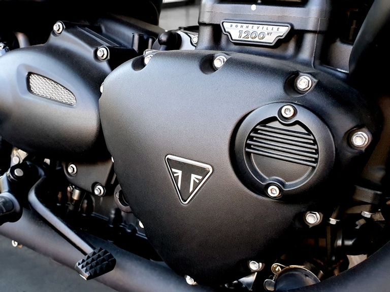 TRIUMPH BONNEVILLE T120 BLACK