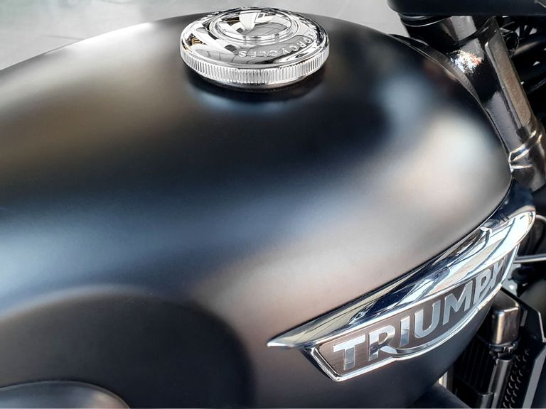 TRIUMPH BONNEVILLE T120 BLACK