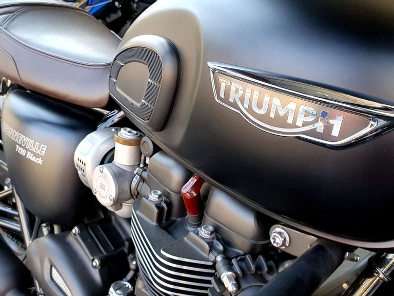 TRIUMPH BONNEVILLE T120 BLACK