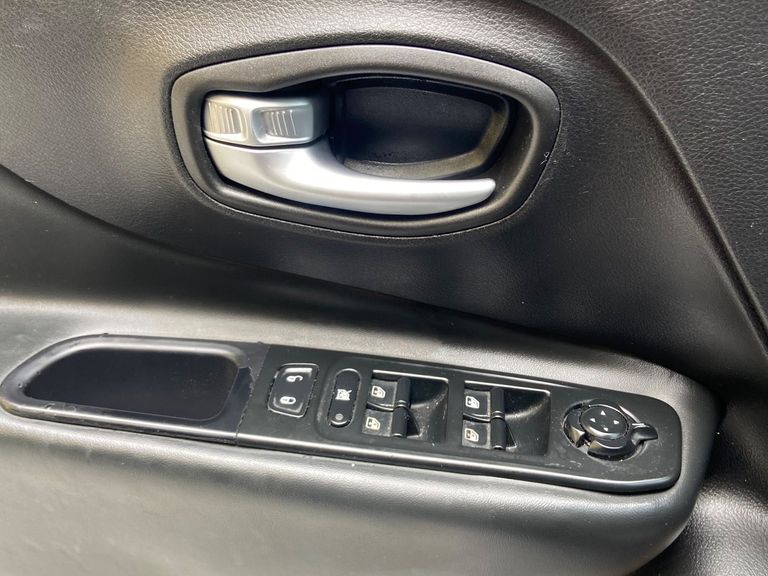 Jeep Renegade Longitude 1.8 4x2 Flex 16V Aut.