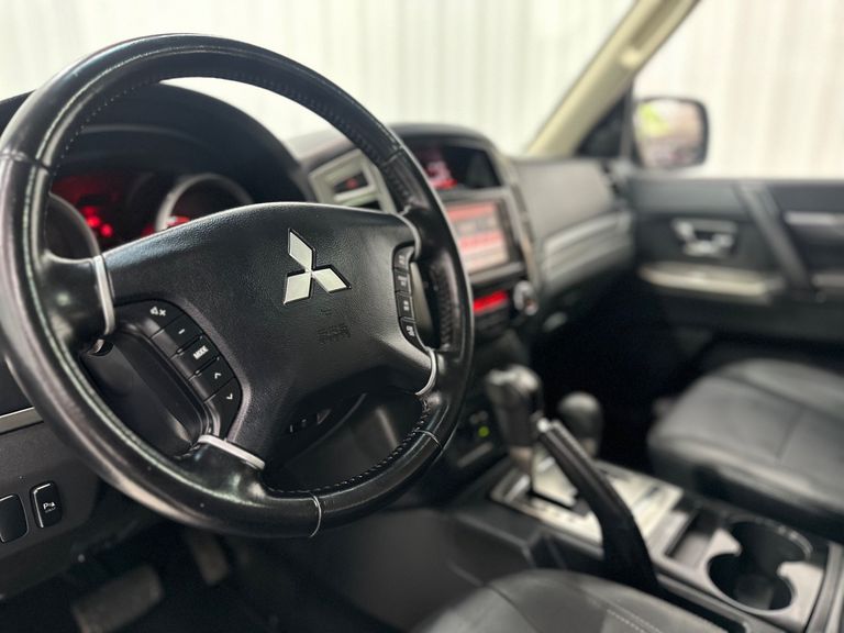 Mitsubishi Pajero HPE Full 3.2 4x4 T.I.Dies. 5p Aut