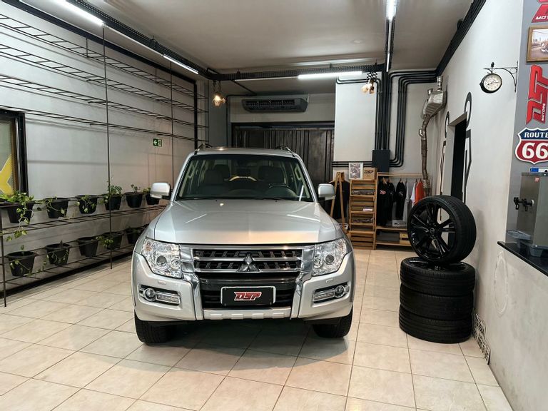 Mitsubishi Pajero HPE Full 3.2 4x4 T.I.Dies. 5p Aut