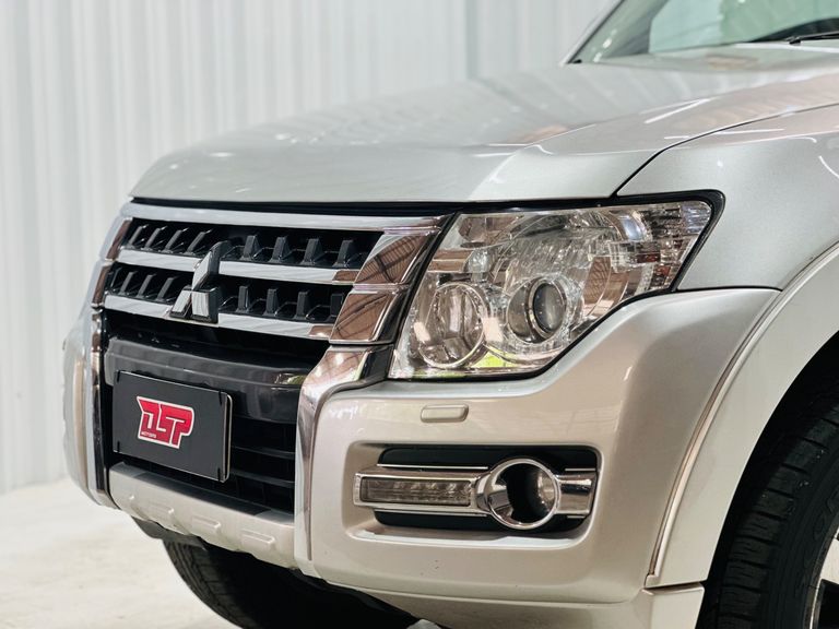 Mitsubishi Pajero HPE Full 3.2 4x4 T.I.Dies. 5p Aut