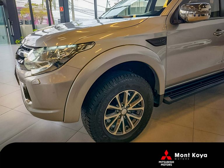 Mitsubishi L200 Triton Sport HPE-S 2.4 CD Dies. Aut