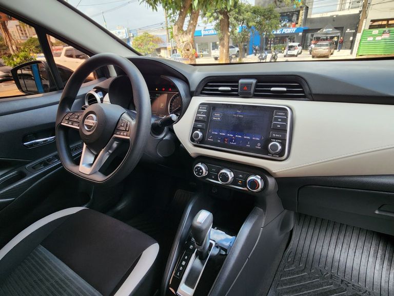 Nissan VERSA Advance 1.6 16V Flex Aut.