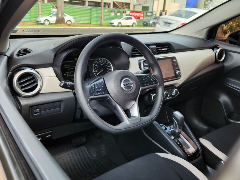 Nissan VERSA Advance 1.6 16V Flex Aut.