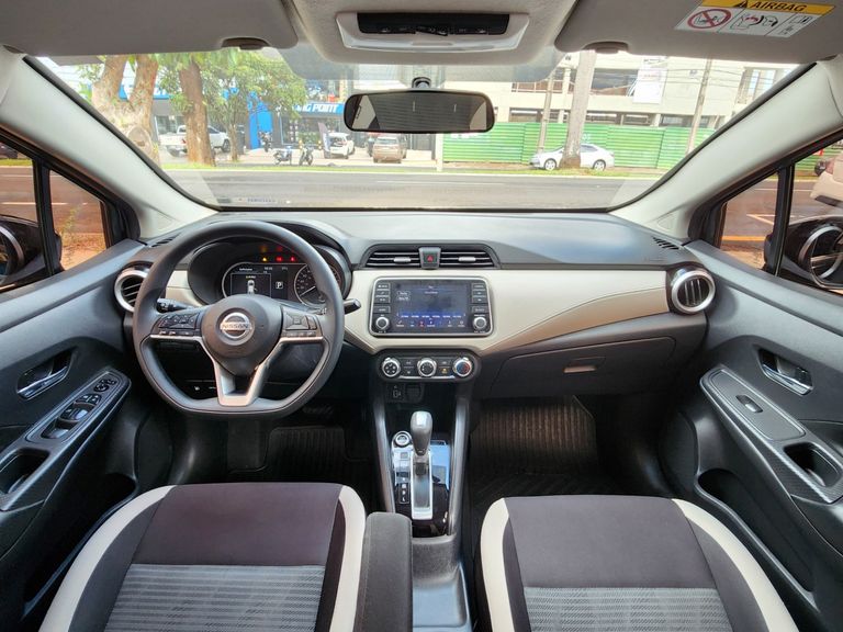 Nissan VERSA Advance 1.6 16V Flex Aut.