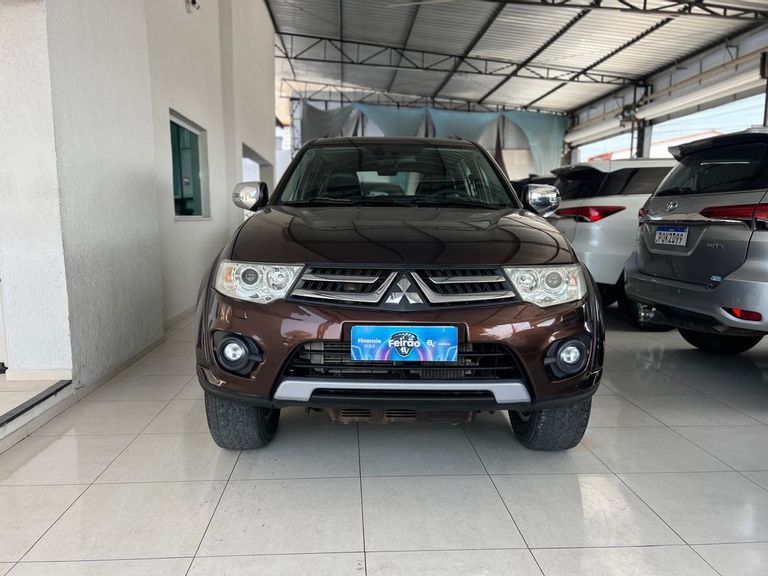 Mitsubishi Pajero HPE 3.2 4x4 T.I. Dies. 5p Aut.