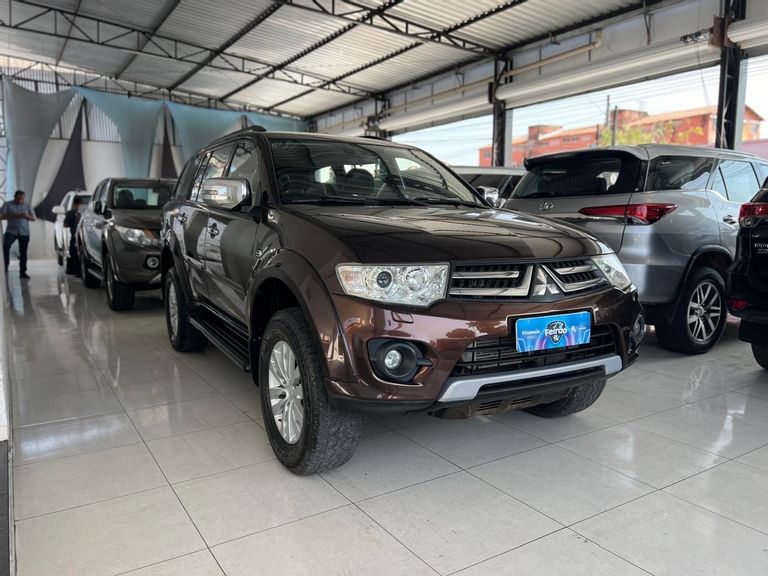 Mitsubishi Pajero HPE 3.2 4x4 T.I. Dies. 5p Aut.