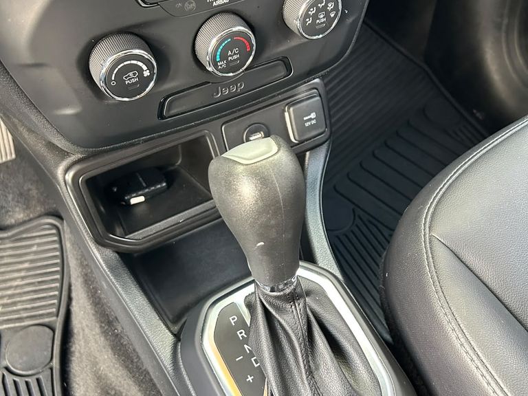 Jeep Renegade 1.8 4x2 Flex 16V Aut.
