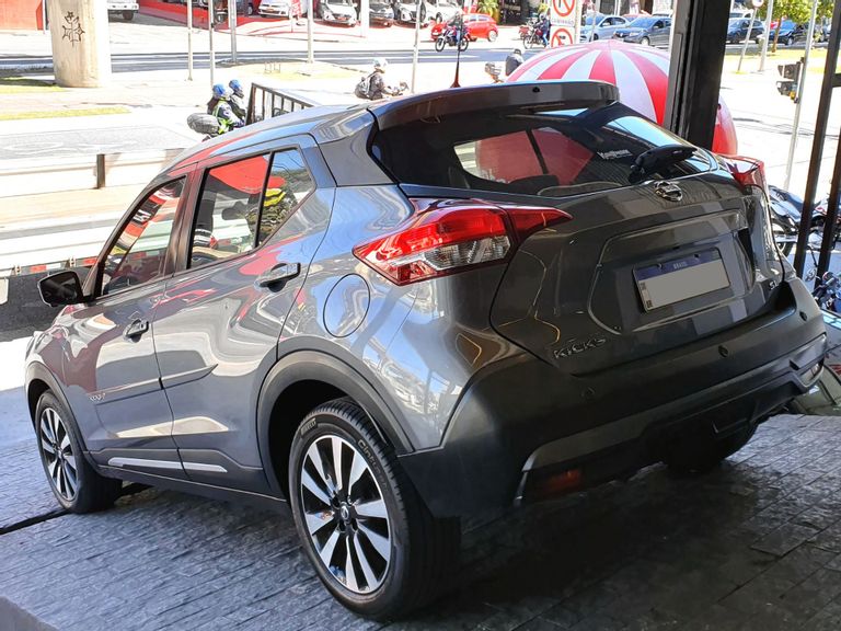 Nissan KICKS SL 1.6 16V FlexStar 5p Aut.