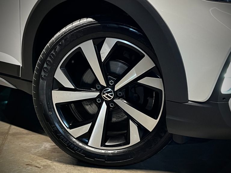 VolksWagen Nivus Highline 1.0 200 TSI Flex Aut.