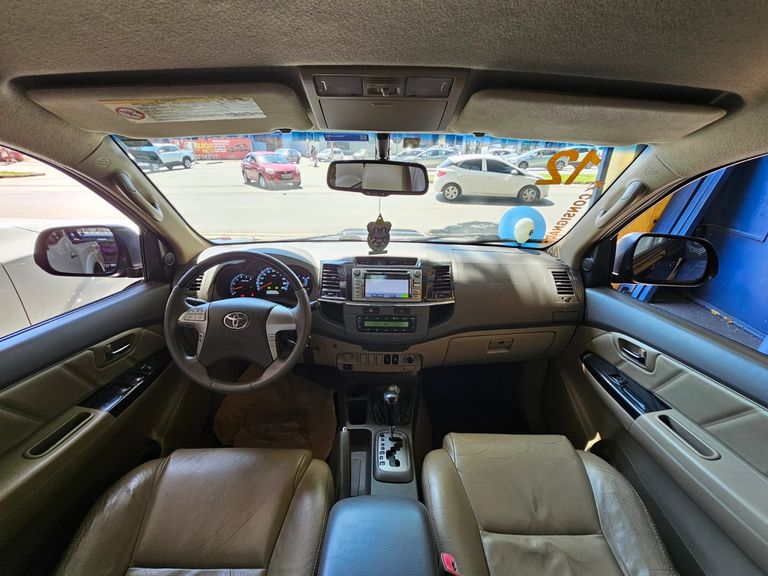 Toyota Hilux SW4 SRV D4-D 4x4 3.0 TDI Dies. Aut