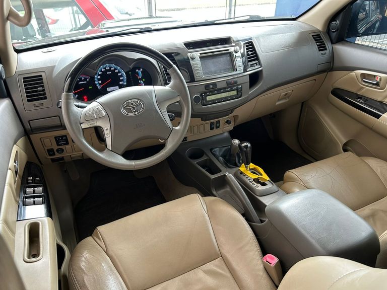 Toyota Hilux SW4 SRV D4-D 4x4 3.0 TDI Dies. Aut