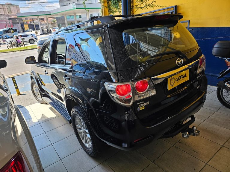 Toyota Hilux SW4 SRV D4-D 4x4 3.0 TDI Dies. Aut