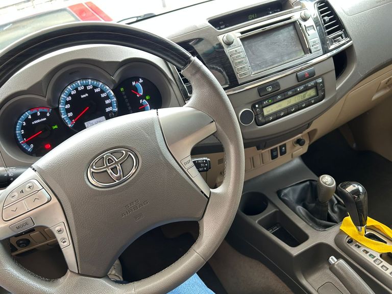 Toyota Hilux SW4 SRV D4-D 4x4 3.0 TDI Dies. Aut