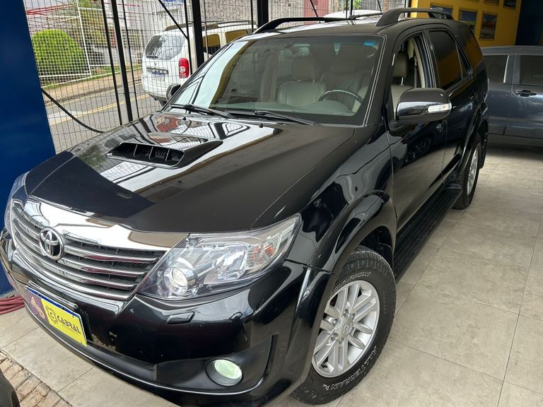 Toyota Hilux SW4 SRV D4-D 4x4 3.0 TDI Dies. Aut