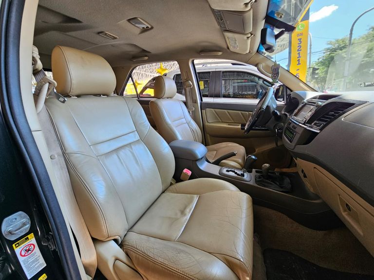 Toyota Hilux SW4 SRV D4-D 4x4 3.0 TDI Dies. Aut