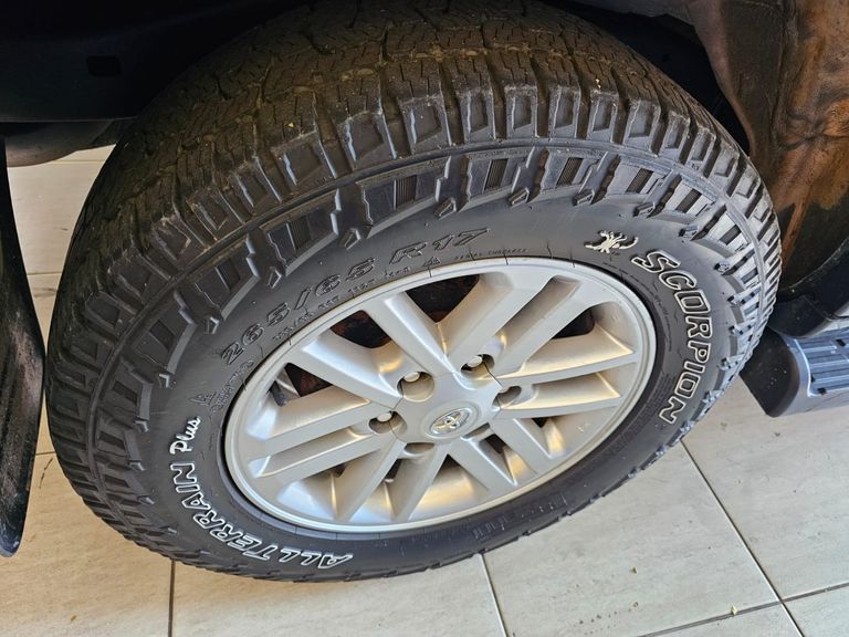 Toyota Hilux SW4 SRV D4-D 4x4 3.0 TDI Dies. Aut