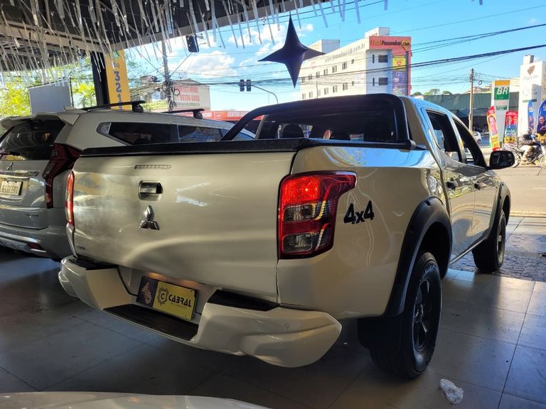 Mitsubishi L200 Triton Sport GLX 2.4 CD Diesel Mec.