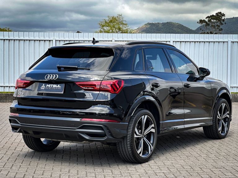 Audi Q3 Perf. Black 2.0 TFSI Tiptr. Quattro