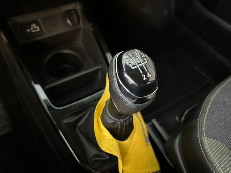Renault KWID OUTSIDER 1.0 Flex 12V 5p Mec.