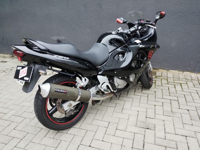 SUZUKI GSX 750 F